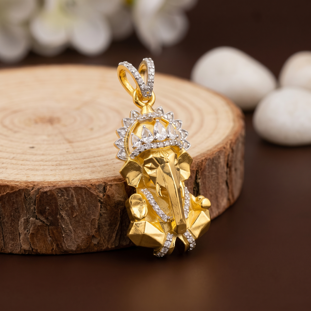 925 silver Ganesh pendant with moissanite crown details
