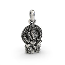 925 silver Ganeshji pendant for devotional wear,