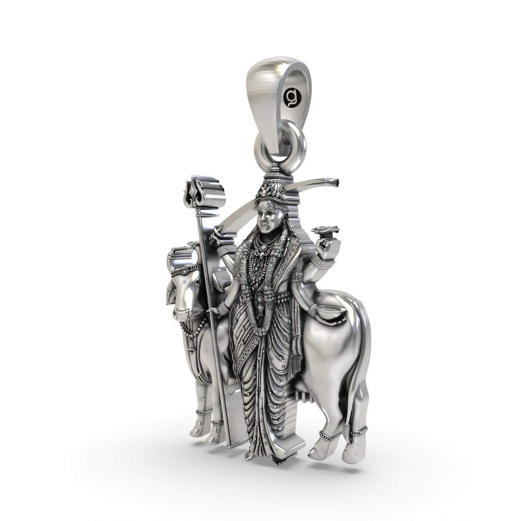 Close-up detail of the antique oxidised finish on the 925 silver Gatral Maa pendant for protection.