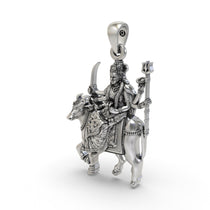 The lightweight hollow back design of the oxidized 925 Silver Umiya Maa Pendant for comfortable daily wear.