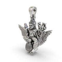 The hollow back design of the lightweight 925 silver Shani Dev pendant, crafted for comfort and daily devotional wear.
