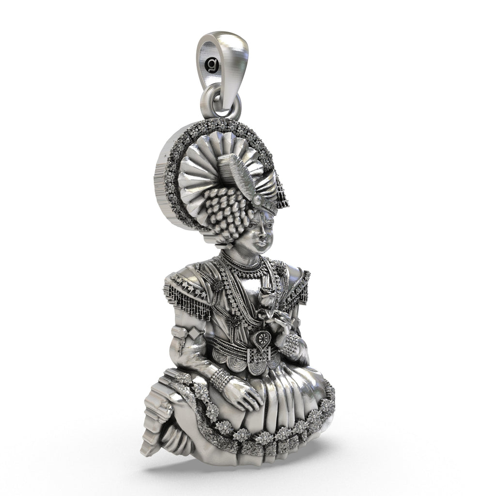 Close-up detail of the sacred 925 Silver Swaminarayan Bhagwan Pendant, highlighting the antique texture.