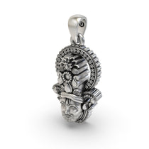 A detailed look at the antique finish of the 925 silver Khatu Shyam face pendant, a perfect religious jewelry piece.