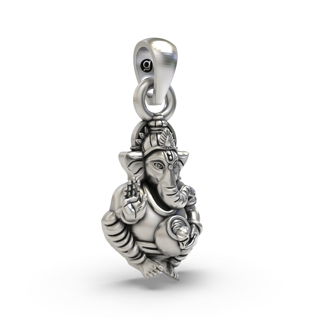 Close-up detail of the pure 925 silver Ganpati Bapa pendant, showcasing the serene expression of the Hindu god Vighnaharta.
