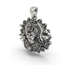 The 925 silver Murugan spiritual protection pendant worn on a chain, showing its size and elegant look for men and women.