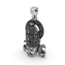 Detailed view of the 925 silver Khatu Shyam Ji pendant perfect for festive gifting and daily wear.