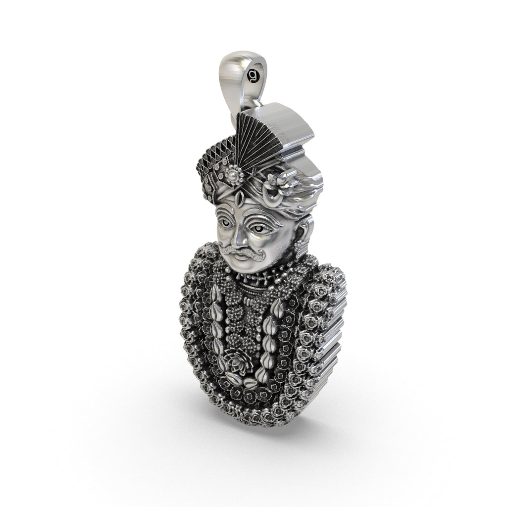 Detailed view of the hallmarked 925 silver Mahakaleshwar face idol pendant ideal for spiritual gifting.