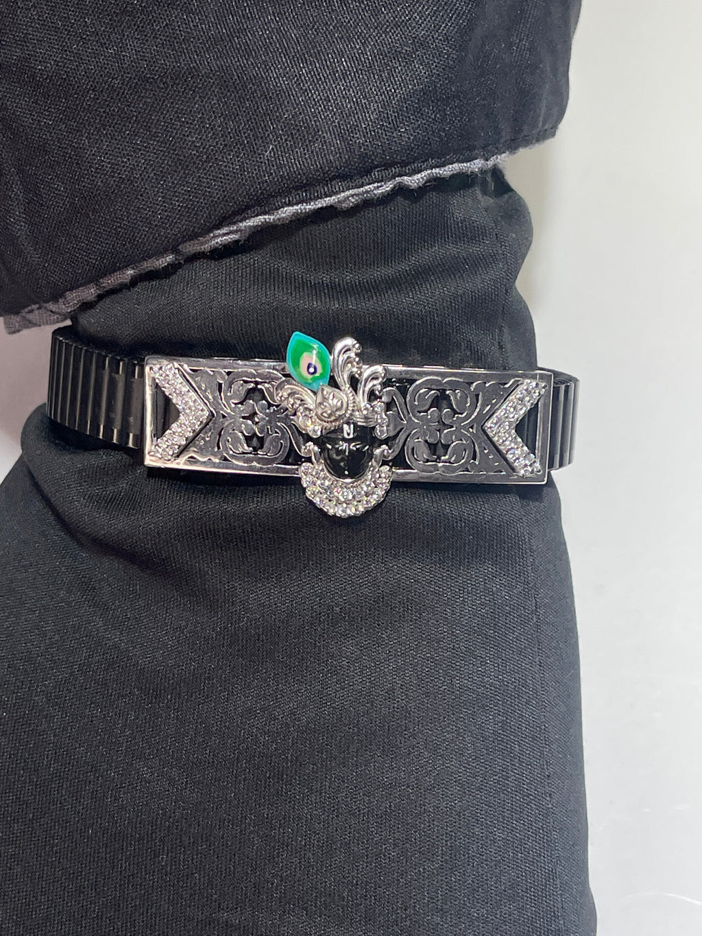 Side profile of the divine Shrinathji 925 silver bracelet, detailing the craftsmanship of the sterling silver frame.