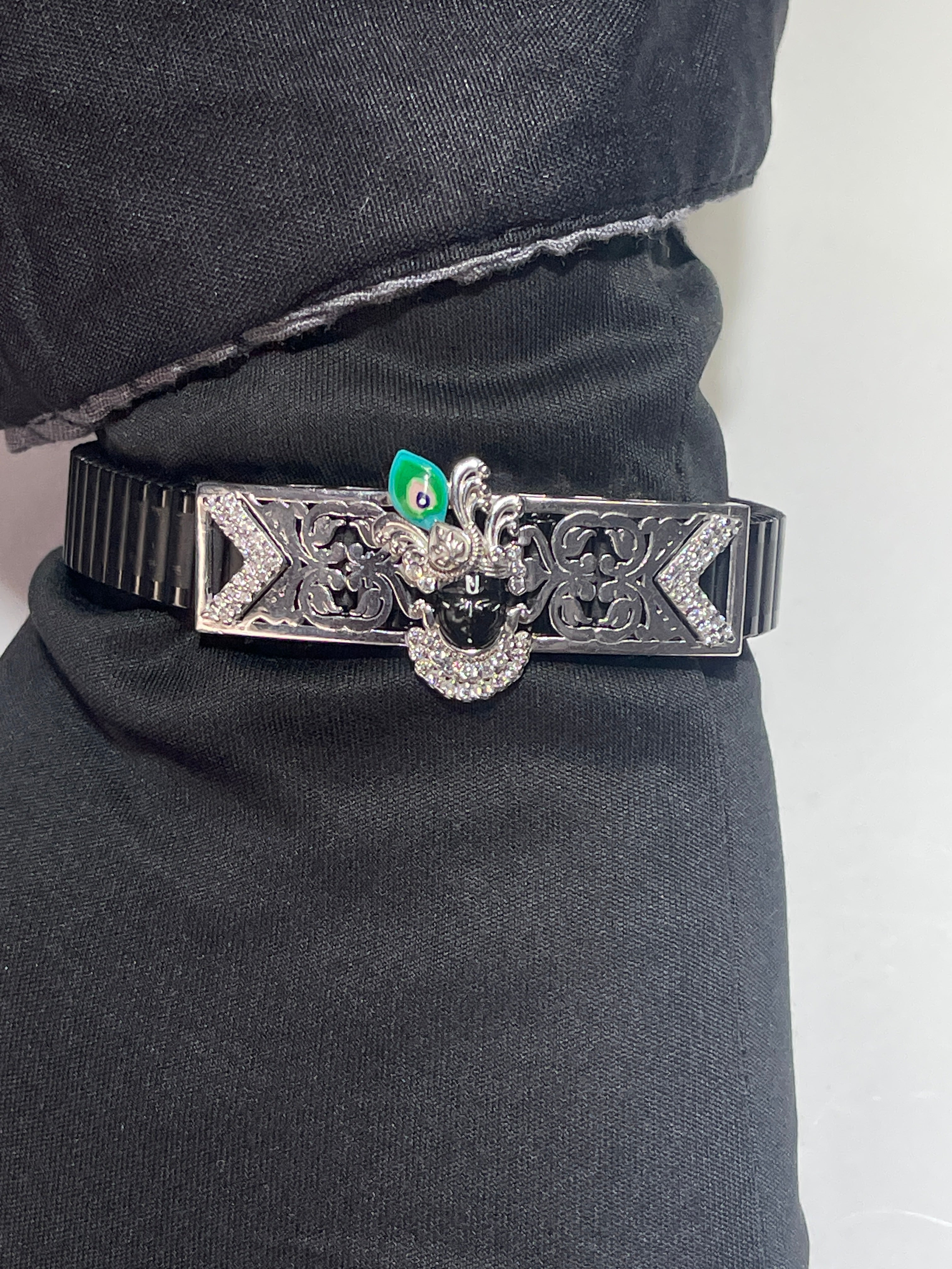 Side profile of the divine Shrinathji 925 silver bracelet, detailing the craftsmanship of the sterling silver frame.