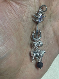 Close-up detail of the Tripund tilak and gemstone on the intricately crafted 925 silver Shiva pendant.