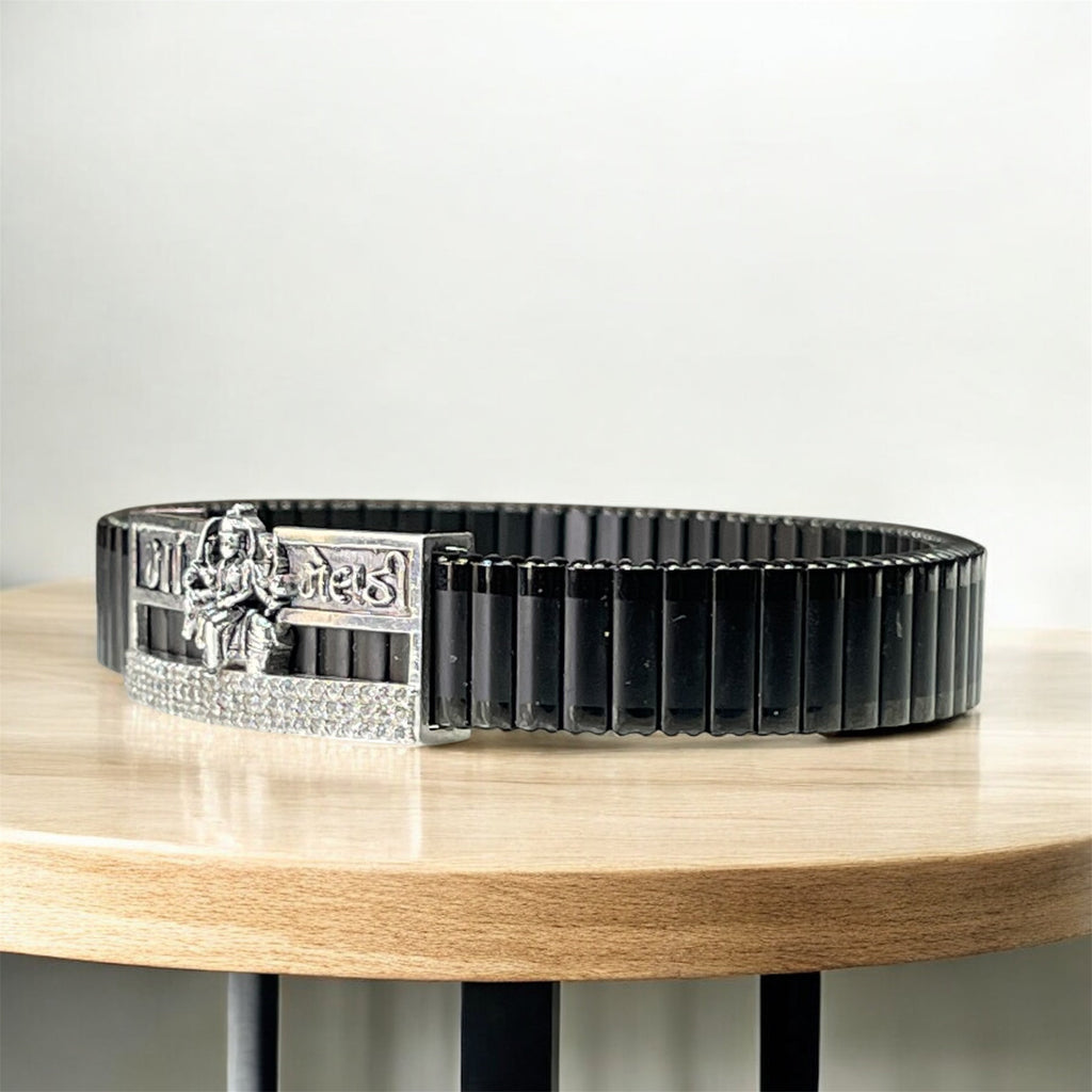 Angled side profile of the unisex 925 Silver Meldi Maa Bracelet displaying the secure clasp and durable strap.