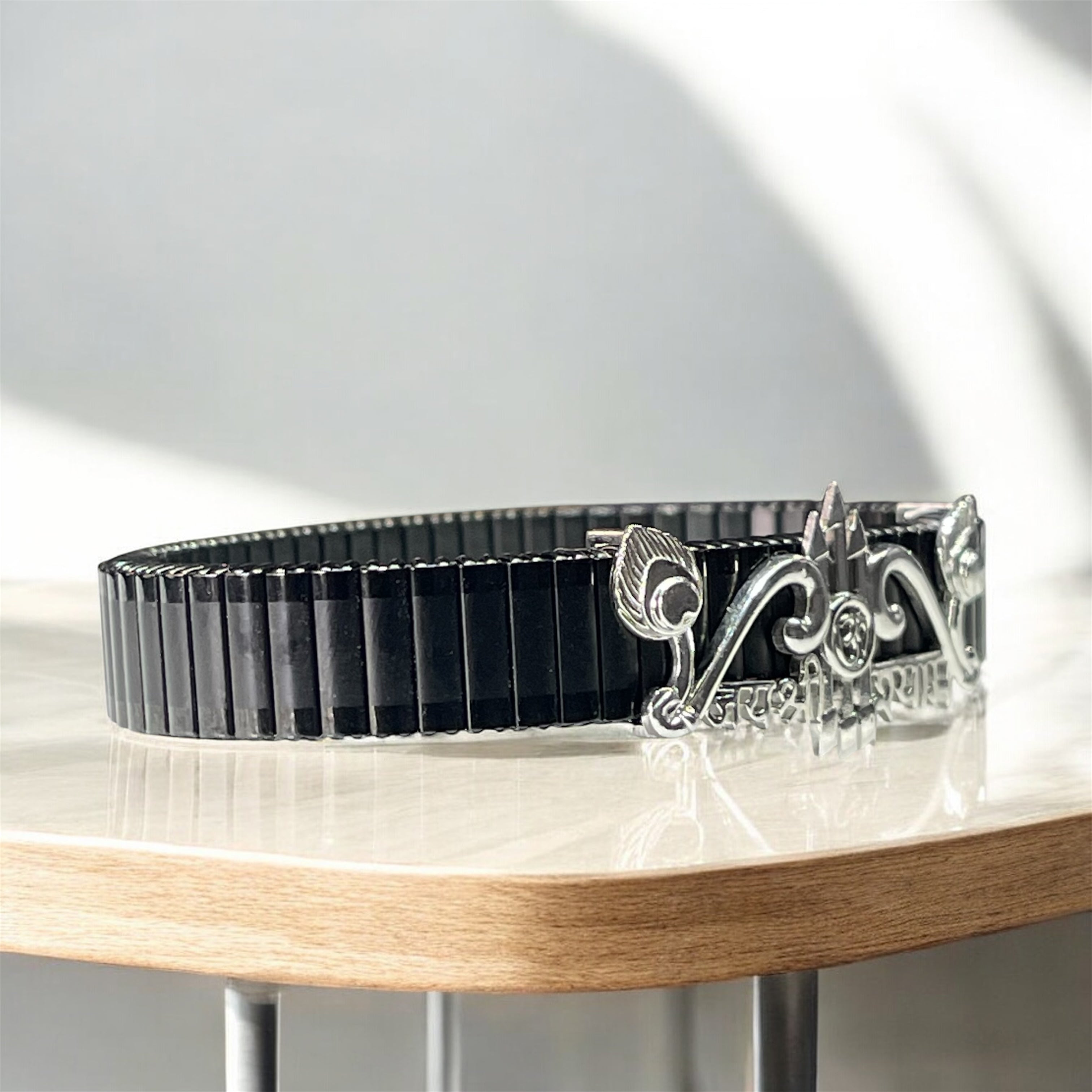 Close-up detail of the Dhanush and Tri-Baan motif on the 925 Silver Khatu Shyam Ji Bracelet.